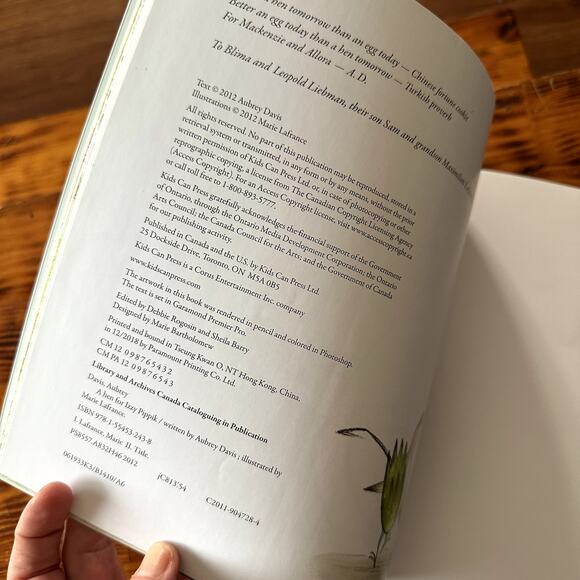 PJ Library A Hen For Izzy Pippik Jewish Paperback Book - Picture 3 of 9